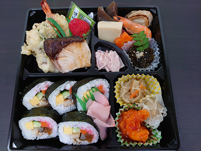 お弁当 2,700円（税別 2,500円）